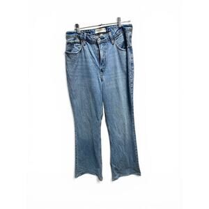 Abercrombie & Fitch The Vintage Flare High Rise Curvy Love Jeans Size 30/10 EUC